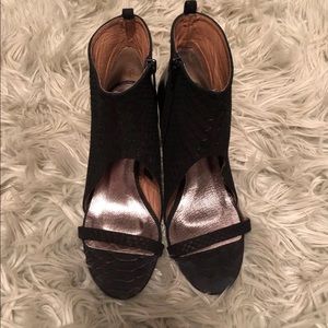 Ibiza lash Campbell’s Sandals